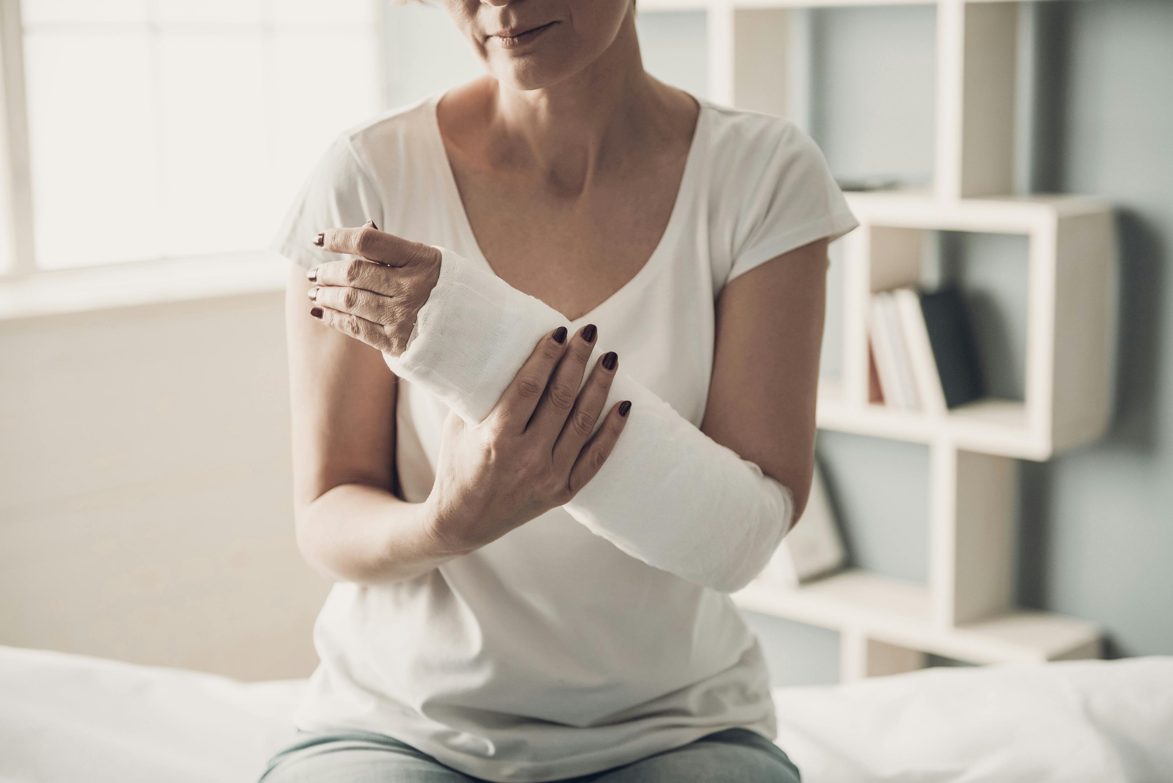 Reduced physical function linked to fracture risk in older women with T2D | Image Credit: © VadimGuzhva - © VadimGuzhva - stock.adobe.com.