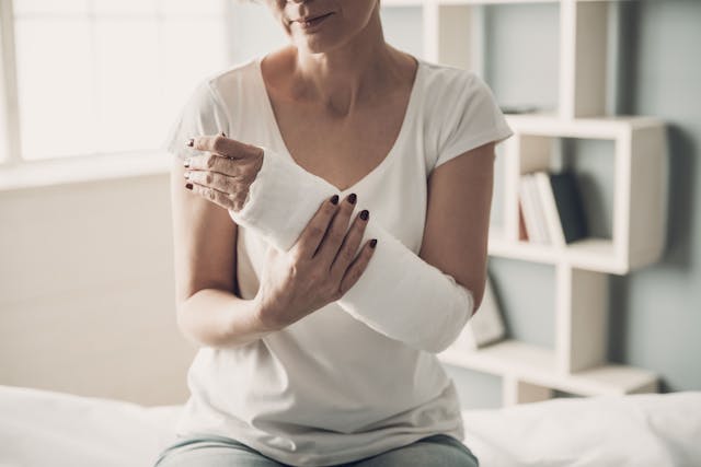 Reduced physical function linked to fracture risk in older women with T2D | Image Credit: © VadimGuzhva - © VadimGuzhva - stock.adobe.com.